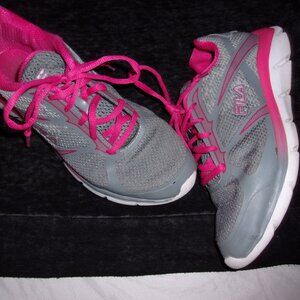 Fila womans size 6  shoes six  tennis shoes sneakers gray pink as is